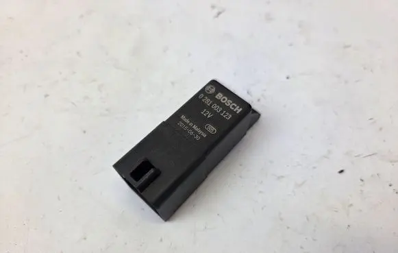Land Rover Range Rover Evoque L538 Glow plug pre-heat relay 0281003123