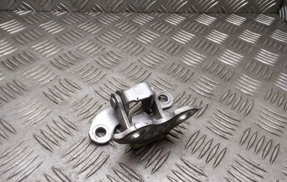 Toyota Prius (XW30) Rear door upper hinge