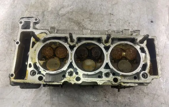 Mercedes-Benz E W210 Engine head R1120161301