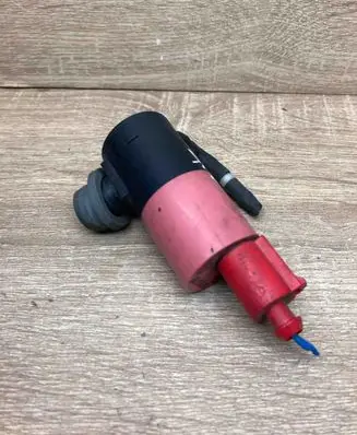 Toyota Yaris Windscreen/windshield washer pump 303581131 WithPlug