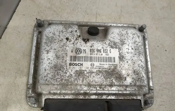 Volkswagen PASSAT B7 Engine control unit/module 036906032G 0261207190 26SA8531
