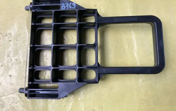 Mercedes-Benz B W245 Battery bracket A1696102136
