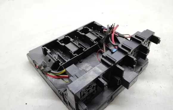 Volkswagen PASSAT B7 Comfort/convenience module 3AA937087 S0452 BCMPQ47