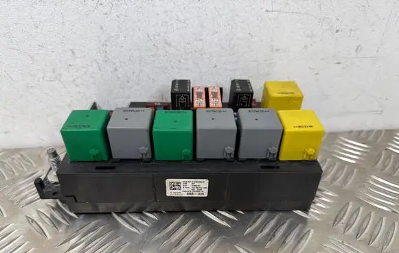 Mercedes-Benz ML W164 Fuse module A1645400672 8100905 5072426