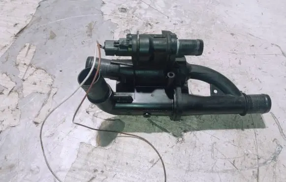 Thermostat/thermostat housing