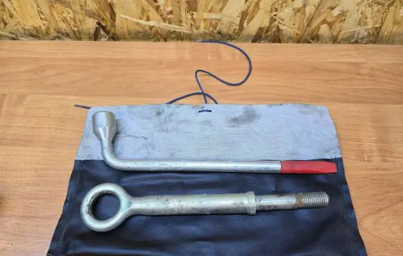 Volvo XC90 Tool set 