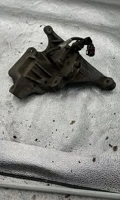 Chrysler Voyager Power steering pump mounting bracket 90513157F