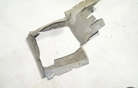 Audi Q7 4L Intercooler air channel guide 4L0117335B