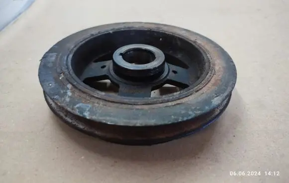 Nissan X-Trail T30 Crankshaft pulley