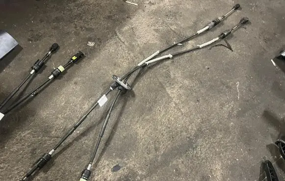 Land Rover Freelander 2 - LR2 Gear shift cable linkage 7G9N7E395DD