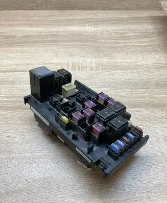 Subaru Legacy Fuse module 82241AG00A MB200200B