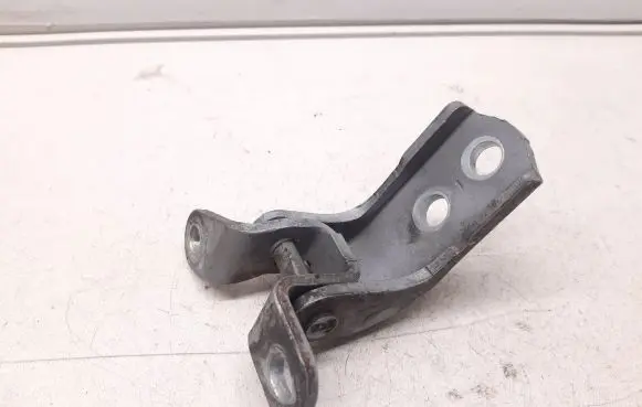 Toyota Avensis T250 Front door upper hinge