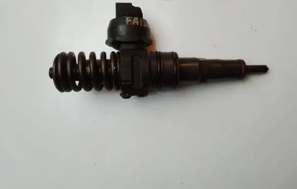 Volkswagen Jetta V Fuel injector 038130073AG