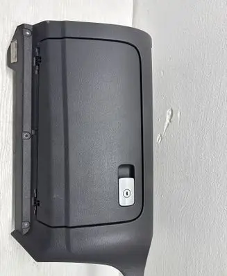 Volkswagen Golf V Glove box 1K2857290 P0105360
