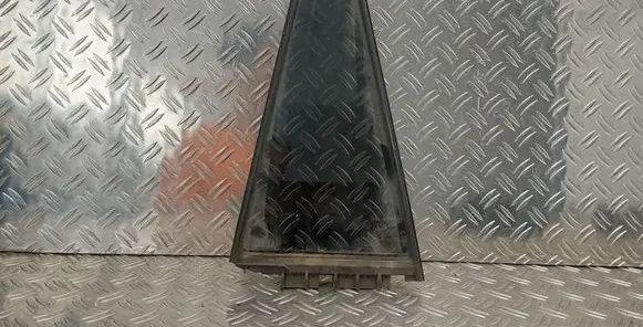 Rear vent window glass