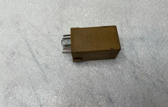 BMW 3 E46 Window control relay 61368384505 V23141B3001X15