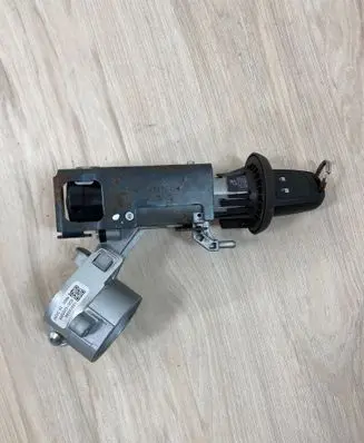 Opel Meriva B Ignition lock 13326419