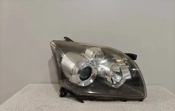 Toyota Avensis T250 Headlight/headlamp 35108