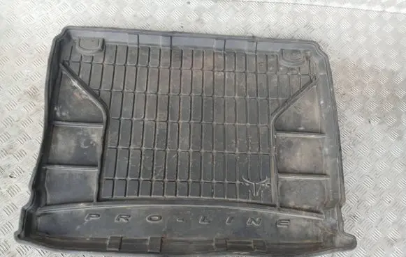 Renault Clio IV Rubber trunk/boot mat liner M548362