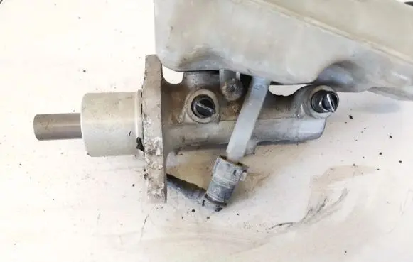 Volvo V50 Master brake cylinder