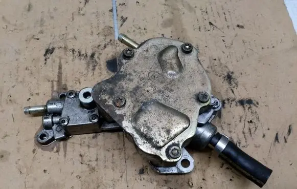 Volkswagen Lupo Vacuum pump 038145209A