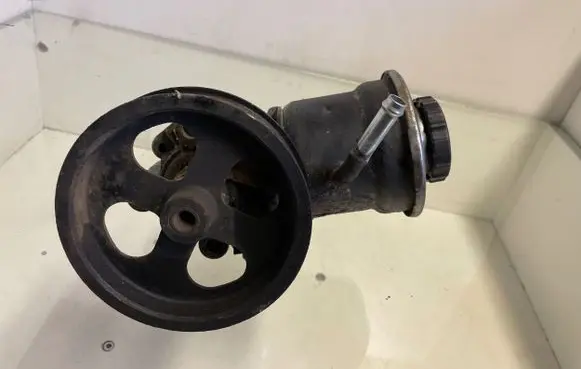 Toyota Corolla Verso AR10 Power steering pump