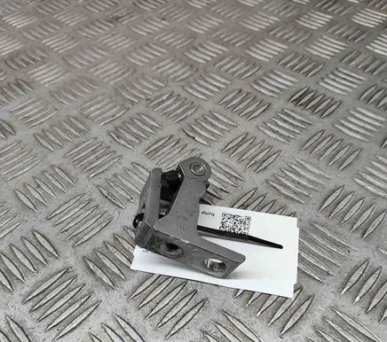Skoda Octavia Mk3 (5E) Rear door upper hinge 8K0831402B
