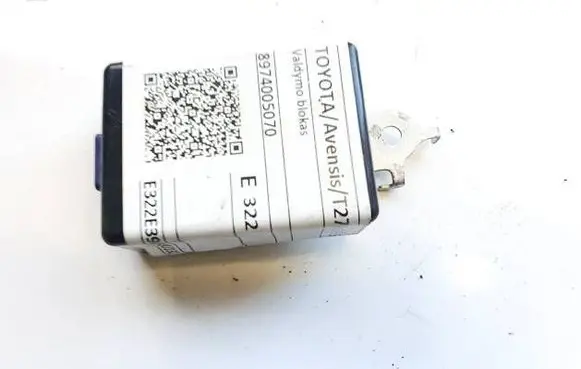 Toyota Avensis T270 Door control unit/module 8974005070 61B655000
