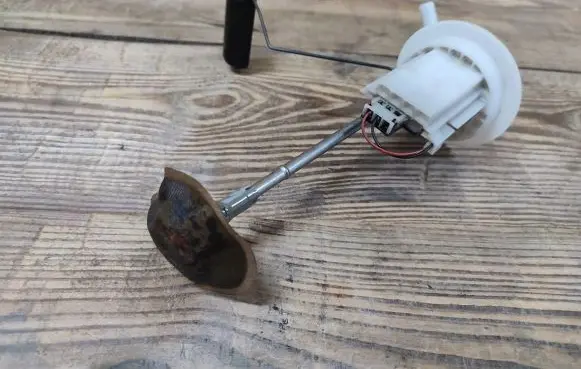 Subaru Impreza III Fuel level sensor 