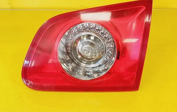 Tailgate rear/tail lights