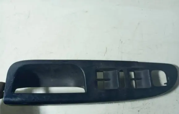 Volkswagen PASSAT B6 Front door window switch trim 3C1867171
