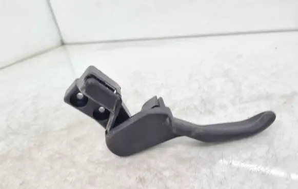 Volkswagen PASSAT B5.5 Engine bonnet (hood) release handle 3B1823533