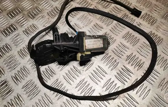 Mercedes-Benz E W211 Seat adjustment motor A2118203142 2118203142