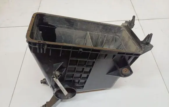 Toyota Previa (XR30, XR40) II Air filter box 