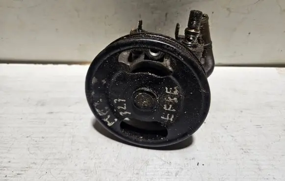 Mazda 323 F Power steering pump