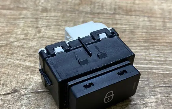 Land Rover Discovery 5 Central locking switch button HY3214017AA P6M0B 553113
