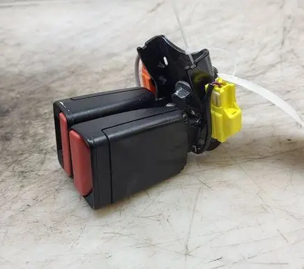 Volvo V60 Rear seatbelt buckle 31250658 20141219