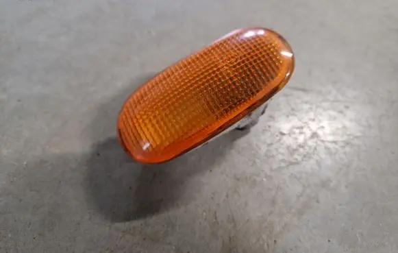 Mitsubishi L200 Front fender indicator light 