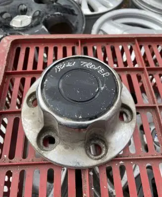 Isuzu Trooper Original wheel cap