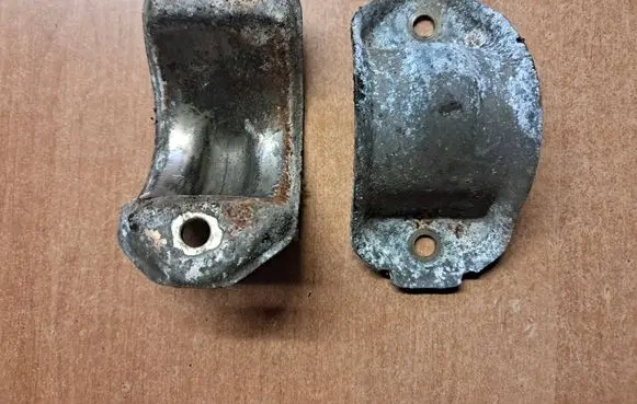 Mercedes-Benz W123 Sway bar bush bracket, front 1233230104