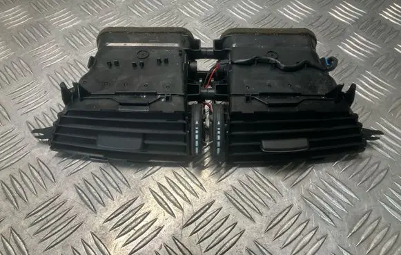 Mercedes-Benz C W204 Dash center air vent grill A2048306154