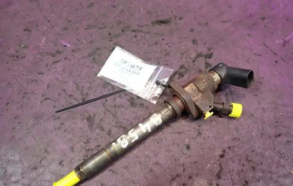 Volvo V50 Fuel injector 