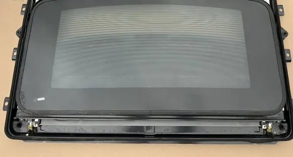 Mitsubishi Pajero Sunroof glass MB684361 MR259604 MR767755