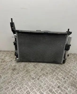 Ford Focus Radiator set 8V618C607ED BV618005BD F9G4A