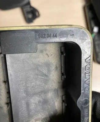 Volvo XC60 Quarter panel pressure vent 8623444