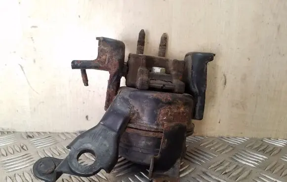 Toyota Corolla E120 E130 Engine mount bracket 1230527020