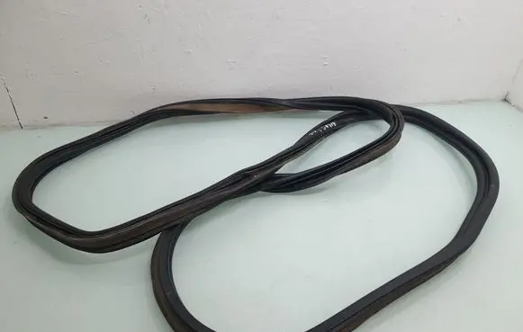 Jeep Cherokee Loading door rubber seal (on body) 