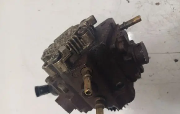 Opel Vivaro Fuel injection high pressure pump 0445010234