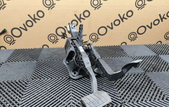 Opel Mokka B Accelerator throttle pedal 9837891880
