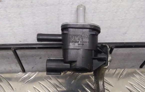 Toyota Prius (XW30) Turbo solenoid valve 9091012276 1362007010